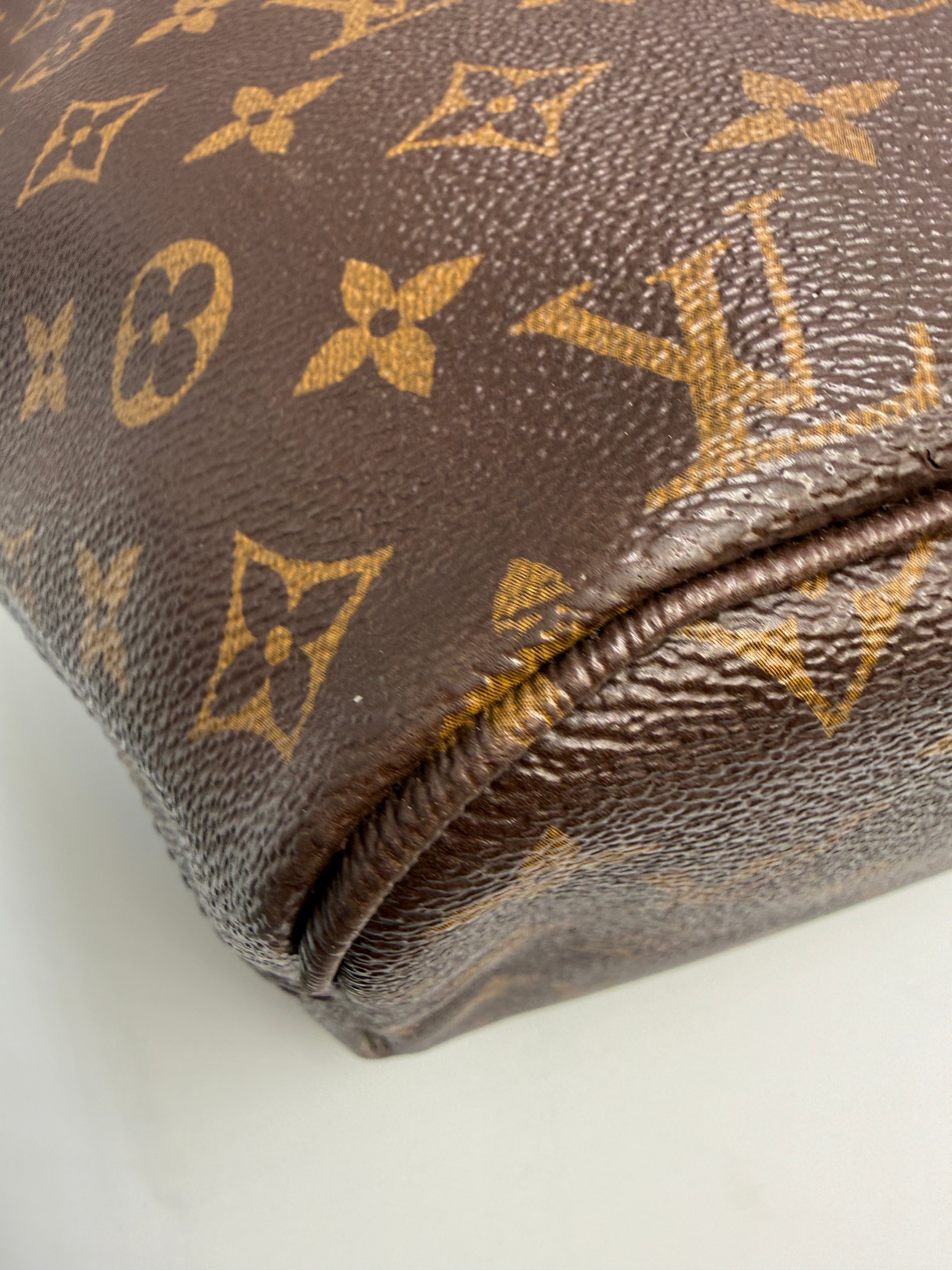 Louis Vuitton Neverfull MM – Monogram Canvas – Pre-owned Authentic Tote Bag