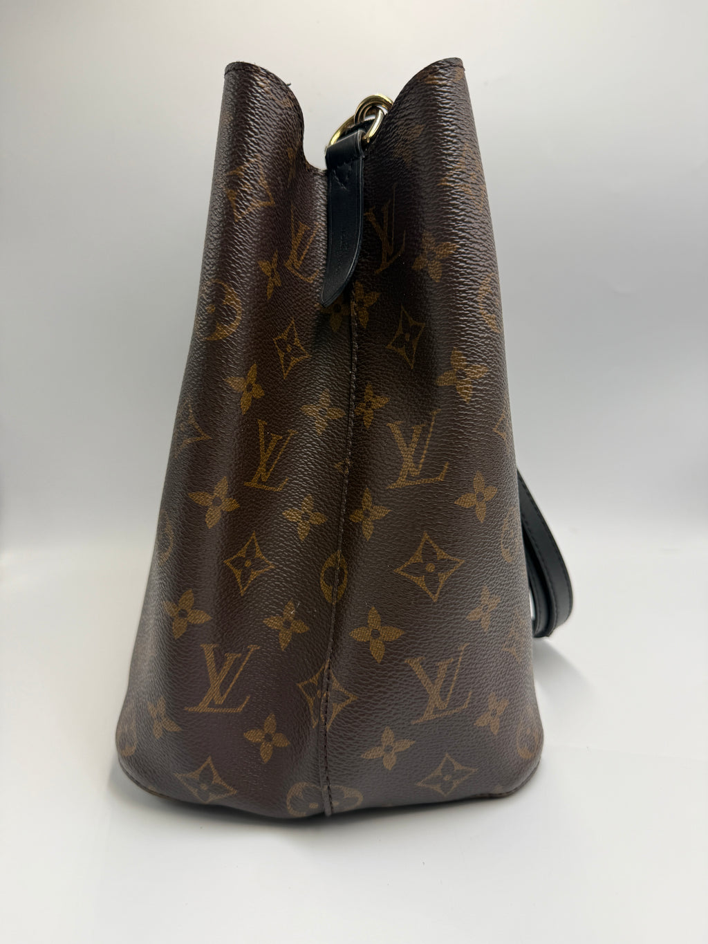 Louis Vuitton NéoNoé MM Monogram Canvas with Coquelicot Black Trim
