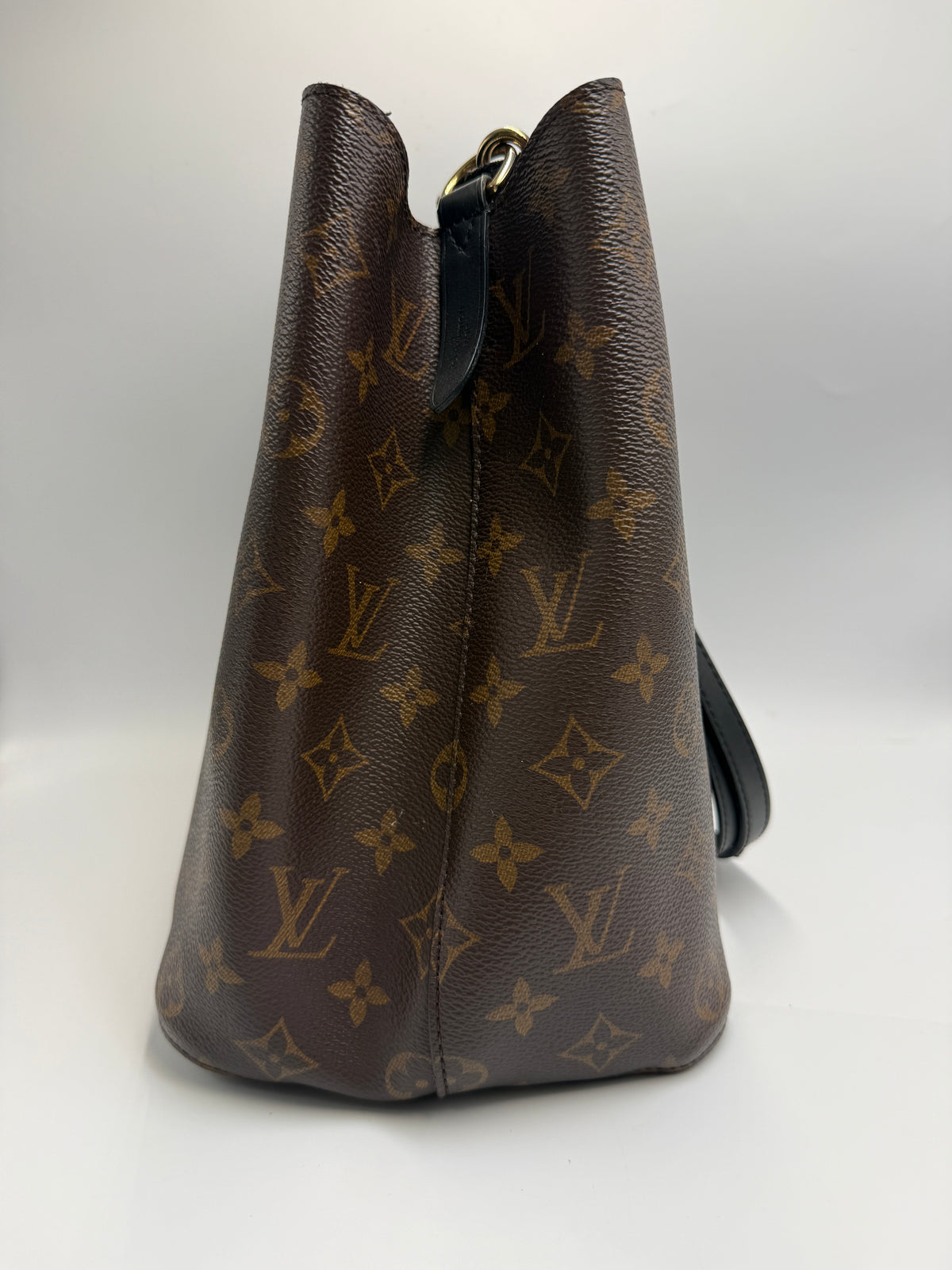 Louis Vuitton NéoNoé MM Monogram Canvas with Coquelicot Black Trim