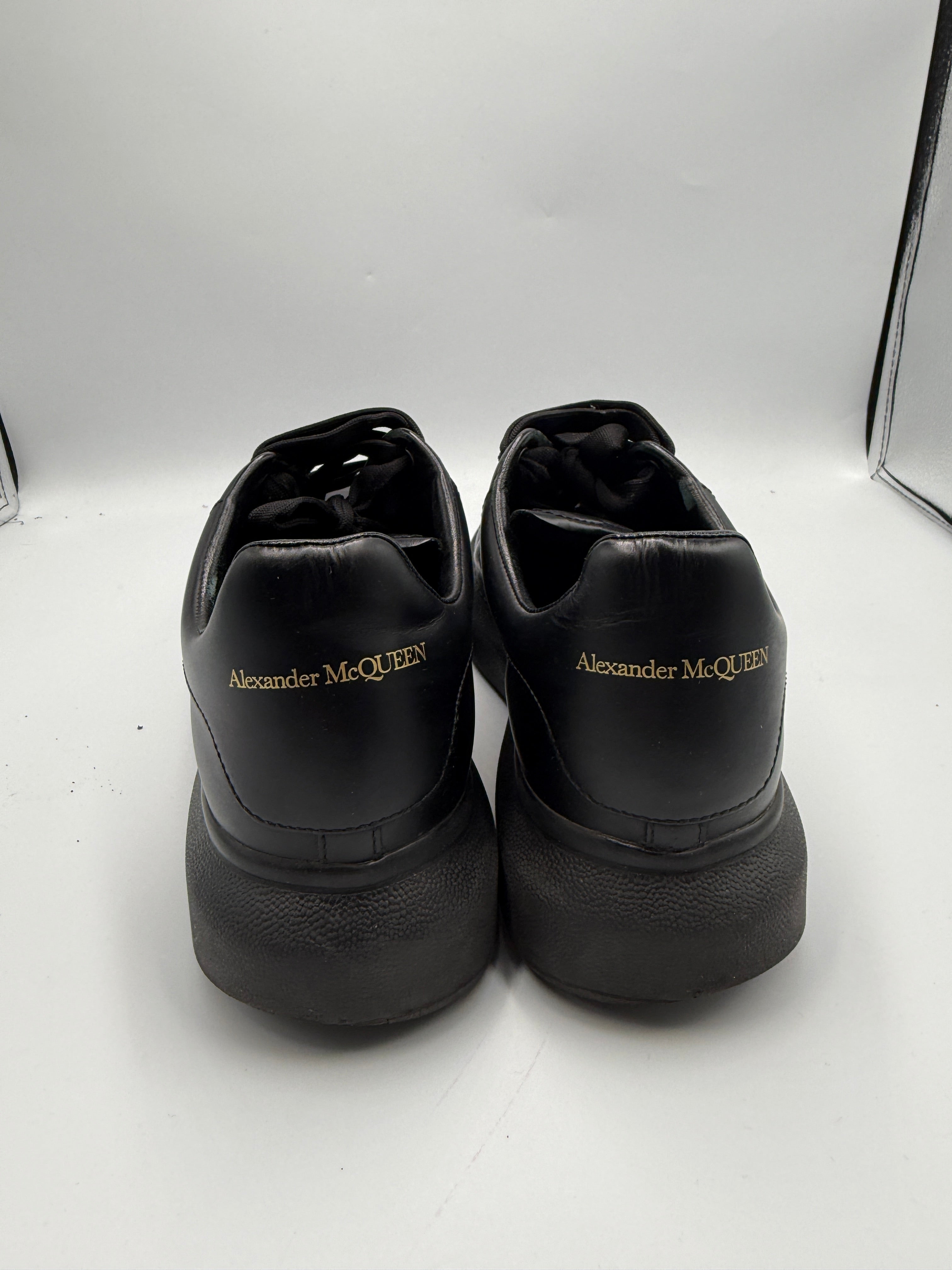 Alexander McQueen Perloved Snakers in Black