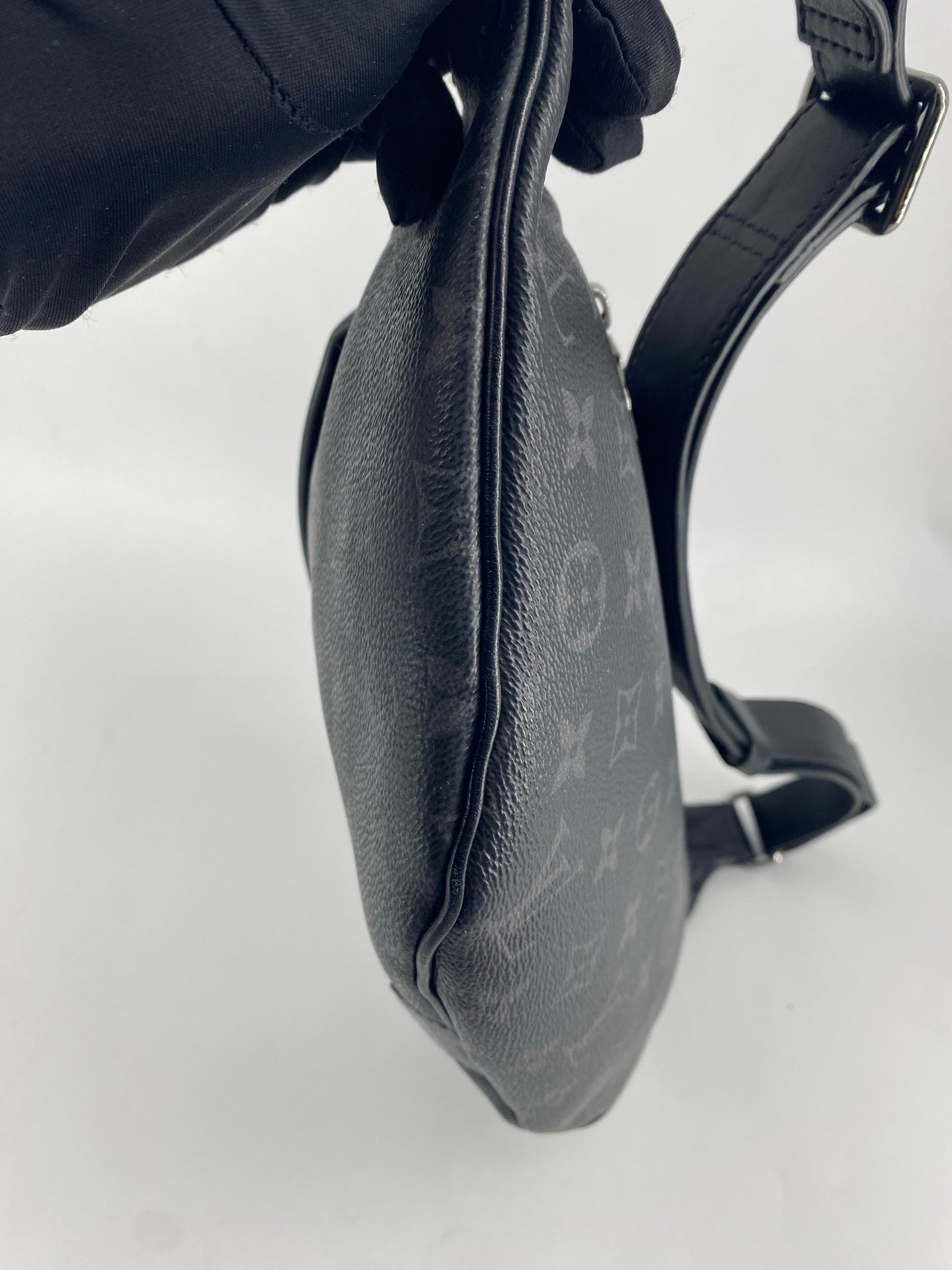 LV Men's Discovery Bumbag