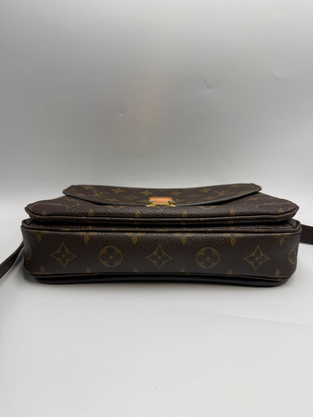 Pre-owned Louis Vuitton Pochette Métis -Monogram Canvas - Luxury Crossbody Bag