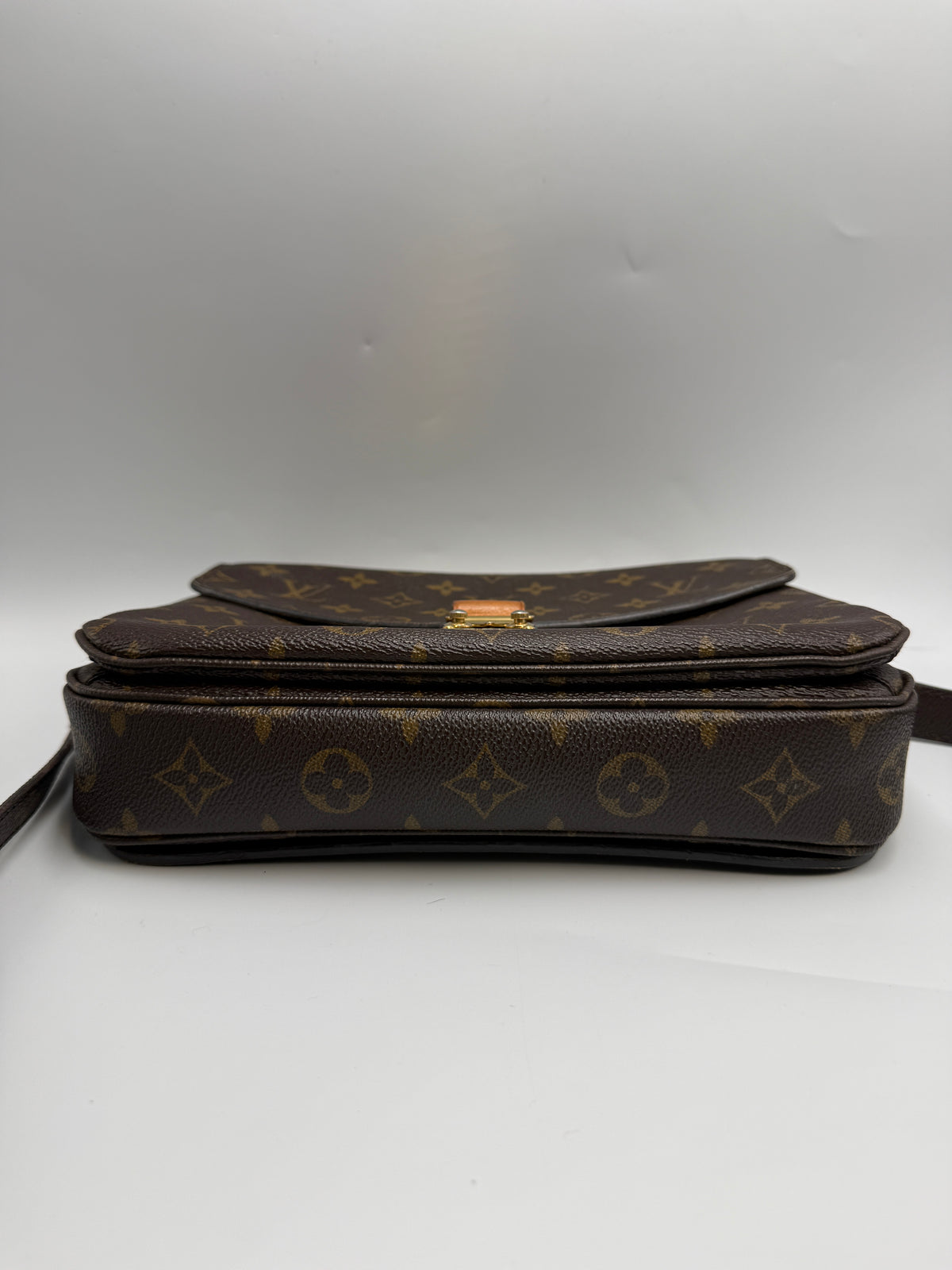 Pre-owned Louis Vuitton Pochette Métis -Monogram Canvas - Luxury Crossbody Bag