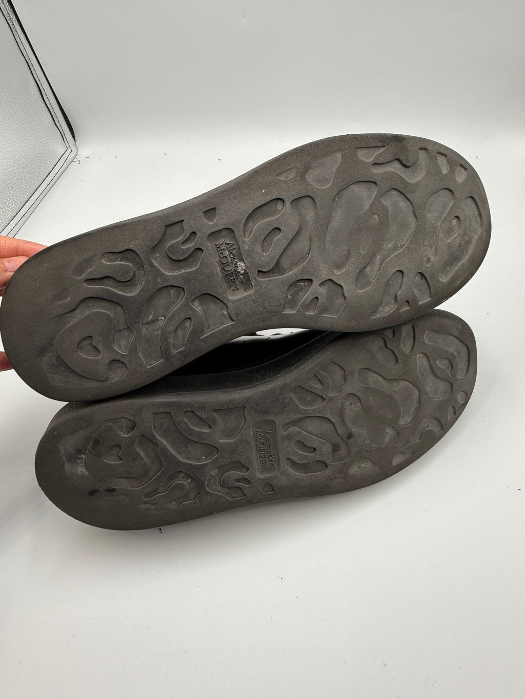 Alexander McQueen Perloved Snakers in Black