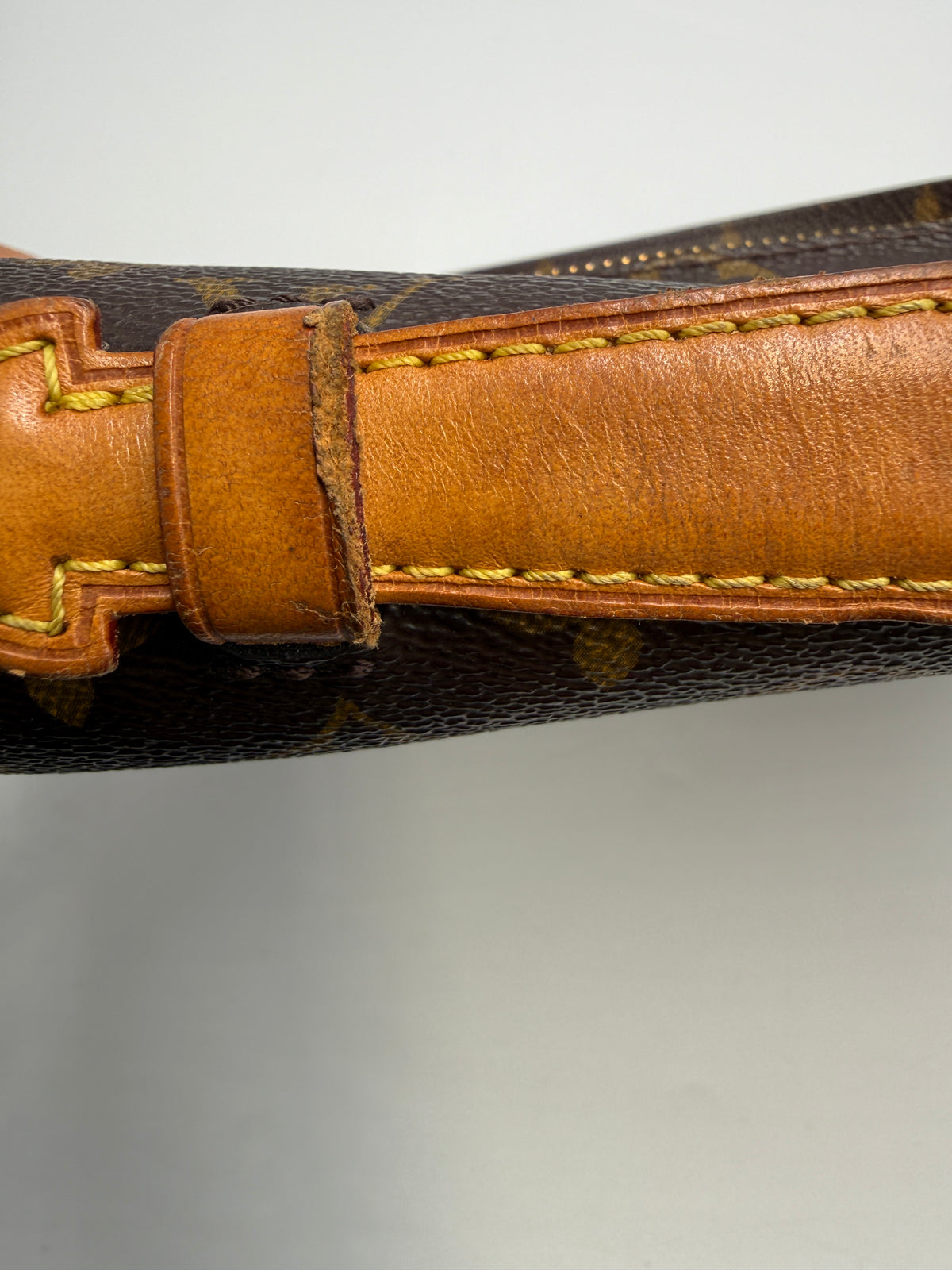 Pre-owned Louis Vuitton Pochette Métis -Monogram Canvas - Luxury Crossbody Bag