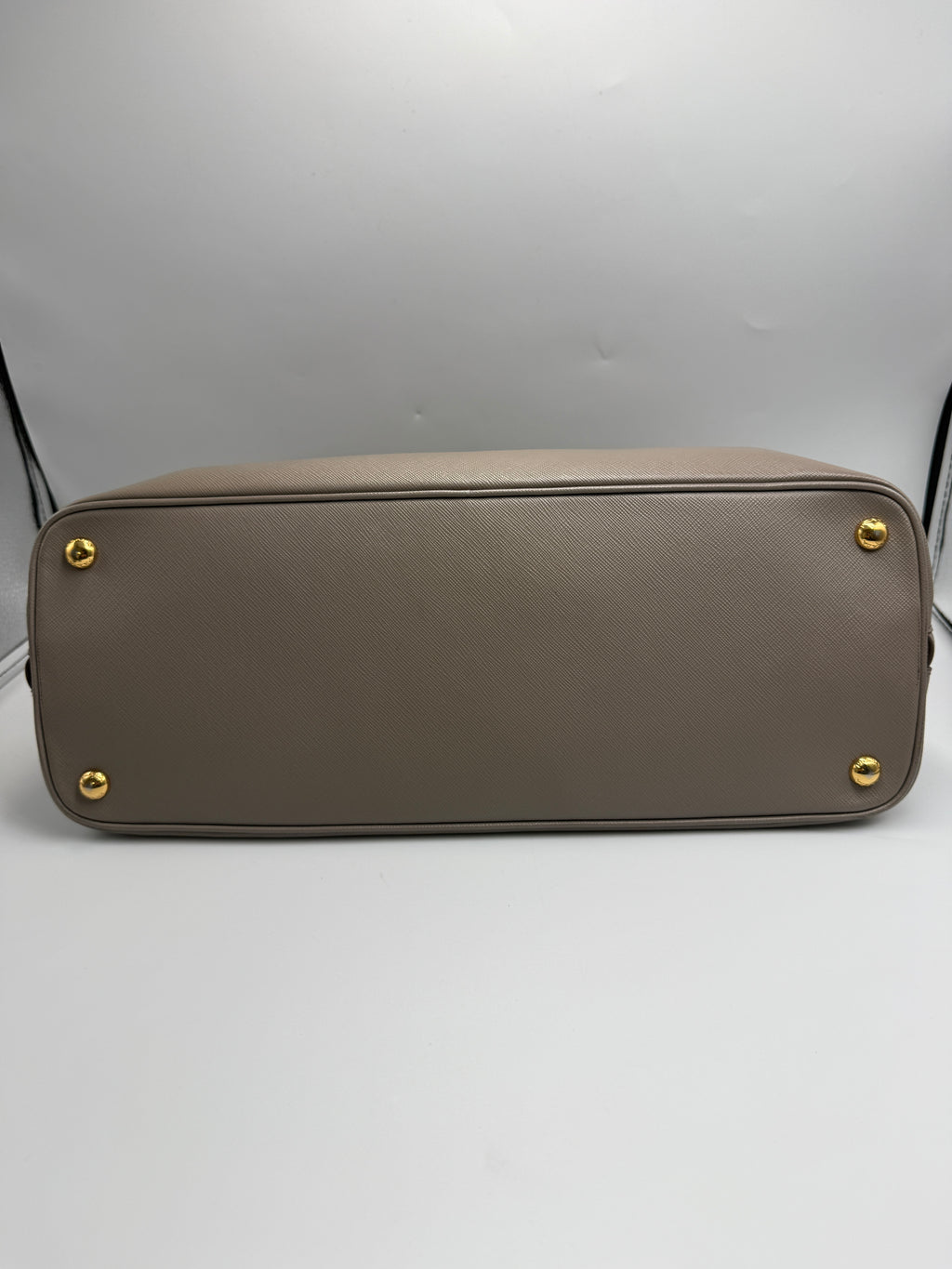 Prada Saffiano Lux Executive Tote in Argilla (Taupe / Grey)