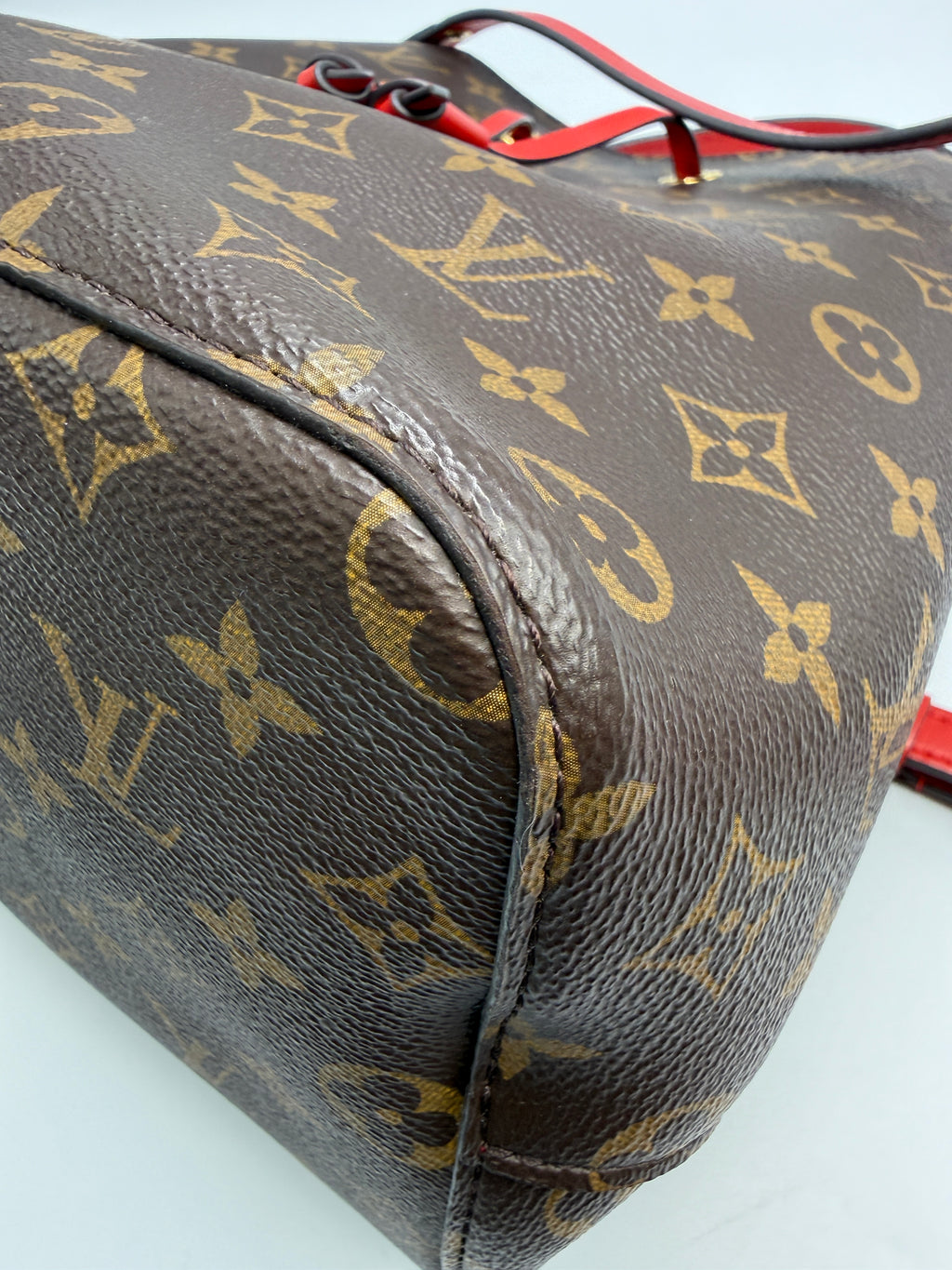 Louis Vuitton NéoNoé MM Monogram Canvas with Coquelicot Red Trim