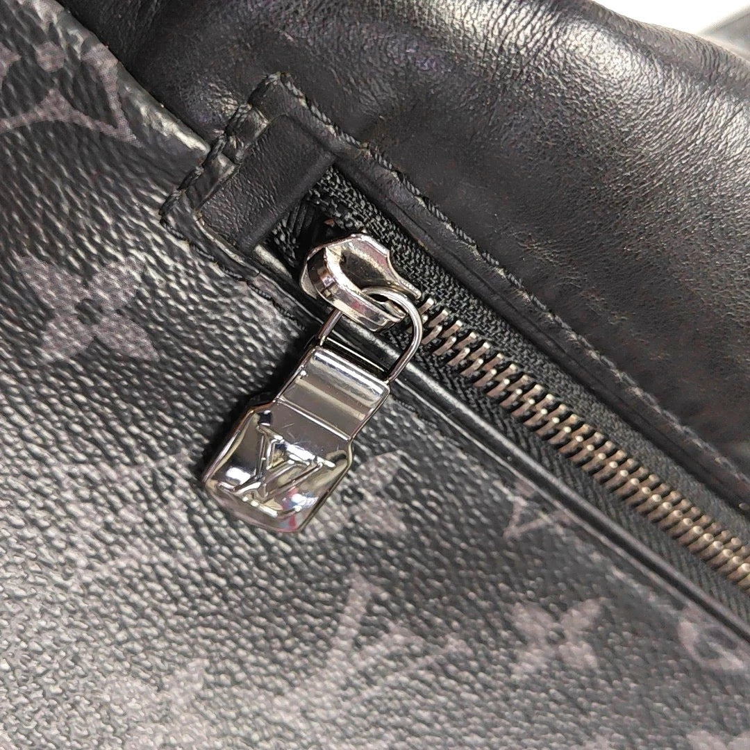 LV Men's Discovery Bumbag