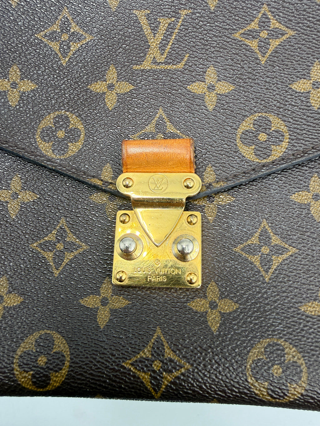 Pre-owned Louis Vuitton Pochette Métis -Monogram Canvas - Luxury Crossbody Bag
