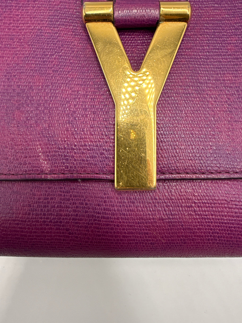 Pre-owned Yves Saint Laurent Chyc Ligne Textured Leather Clutch in Purple