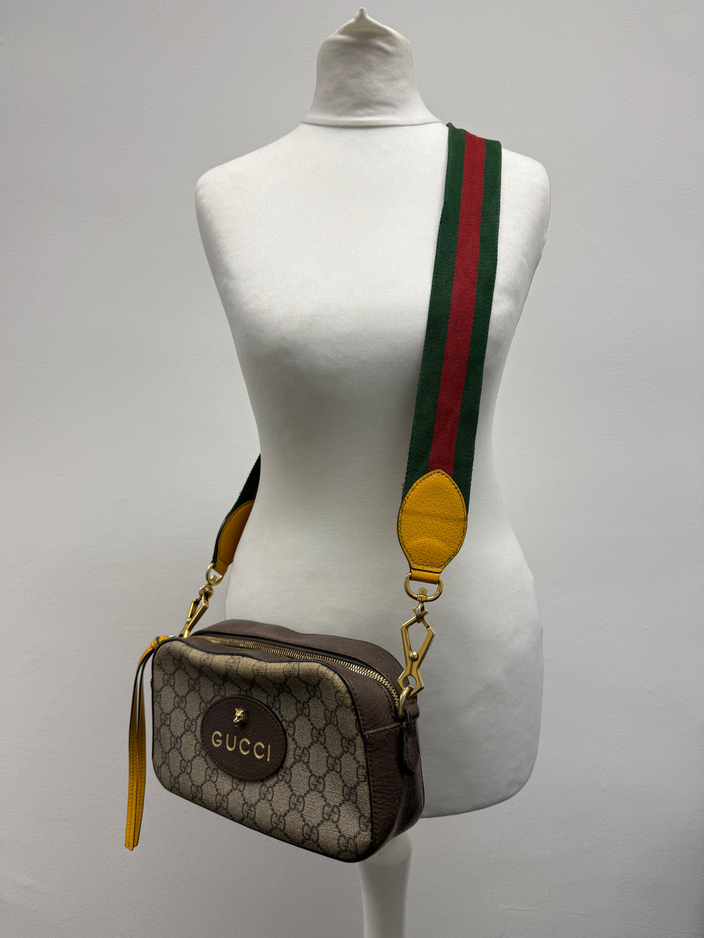 Gucci Neo Classic Feline Head Camera Bag in GG Supreme Canvas