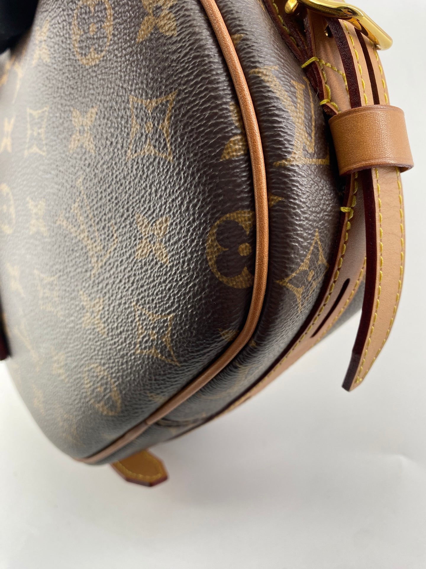 LV Boite Chapeau Souple PM