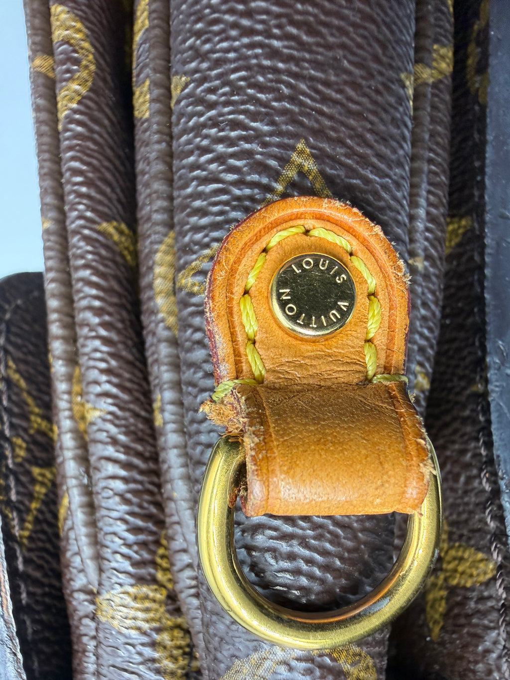 Pre-owned Louis Vuitton Pochette Métis -Monogram Canvas - Luxury Crossbody Bag