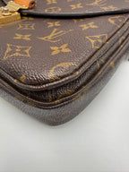 Pre-owned Louis Vuitton Pochette Métis -Monogram Canvas - Luxury Crossbody Bag