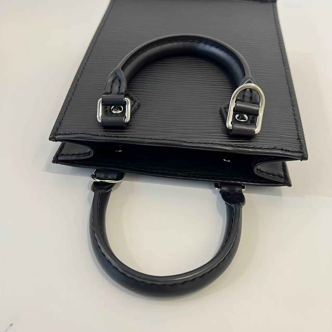 Louis Vuitton Petit Sac Plat