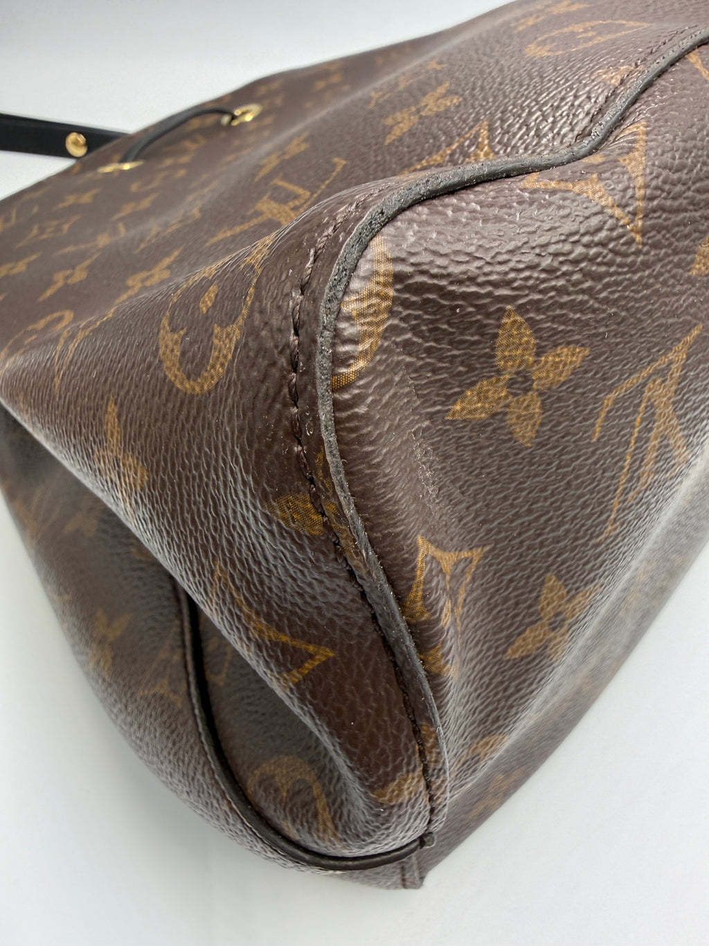 Louis Vuitton NéoNoé MM Monogram Canvas with Coquelicot Black Trim