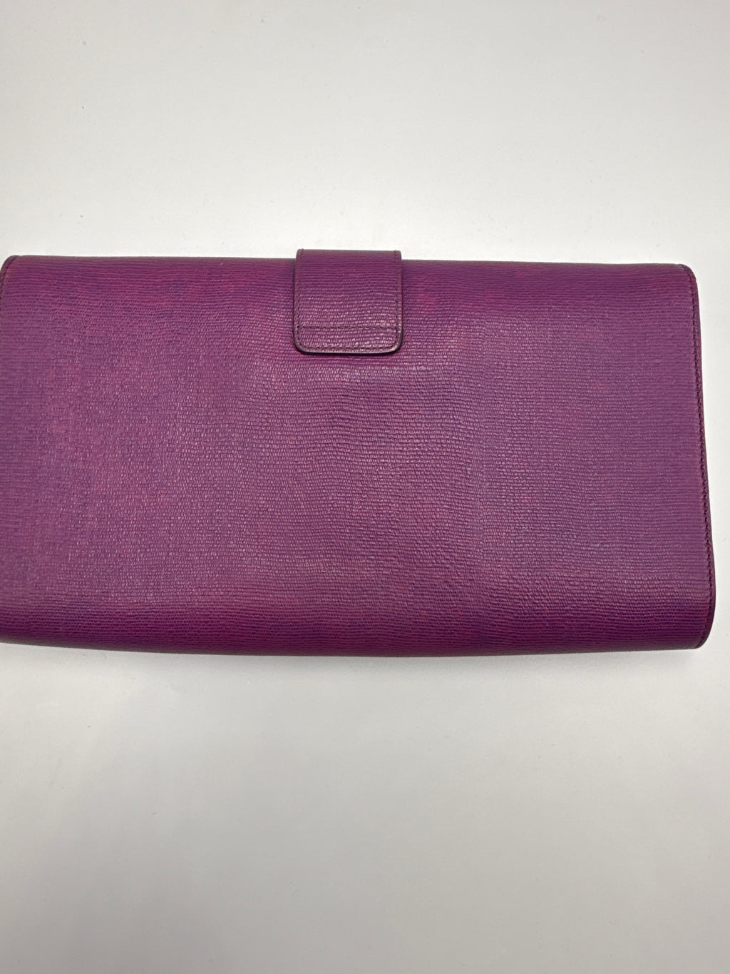 Pre-owned Yves Saint Laurent Chyc Ligne Textured Leather Clutch in Purple