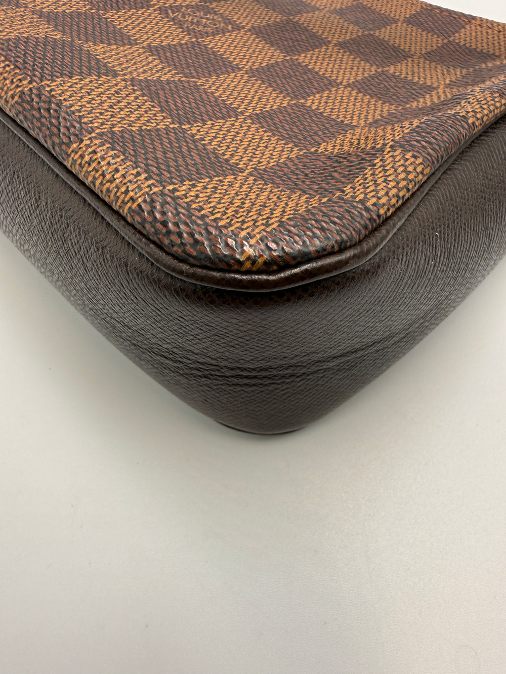 Louis Vuitton Vintage Pochette Accessoires / Navona in Damier Ebene Canvas
