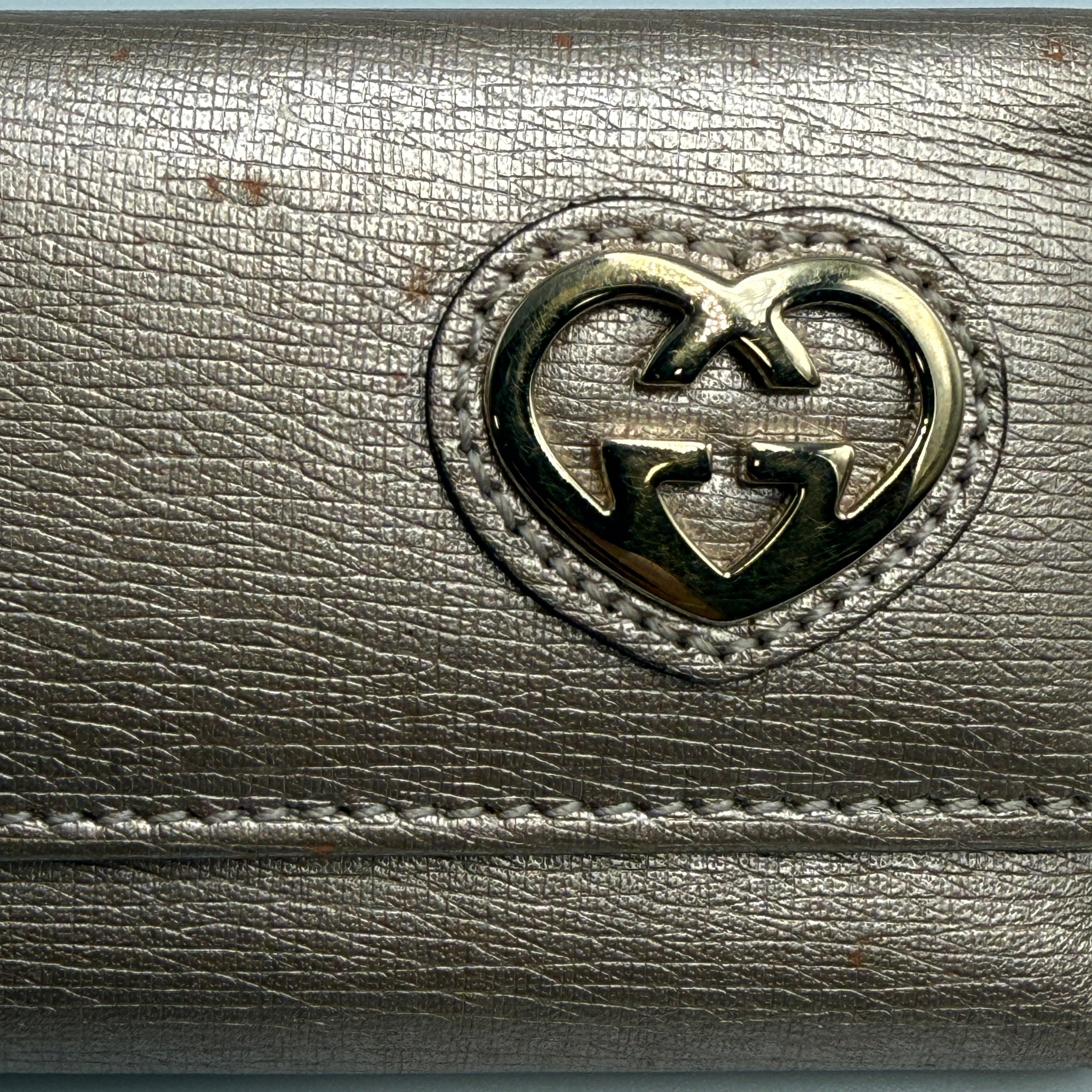 Gucci GG Heart Logo Leather 6-Key Holder Wallet – Metallic Bronze