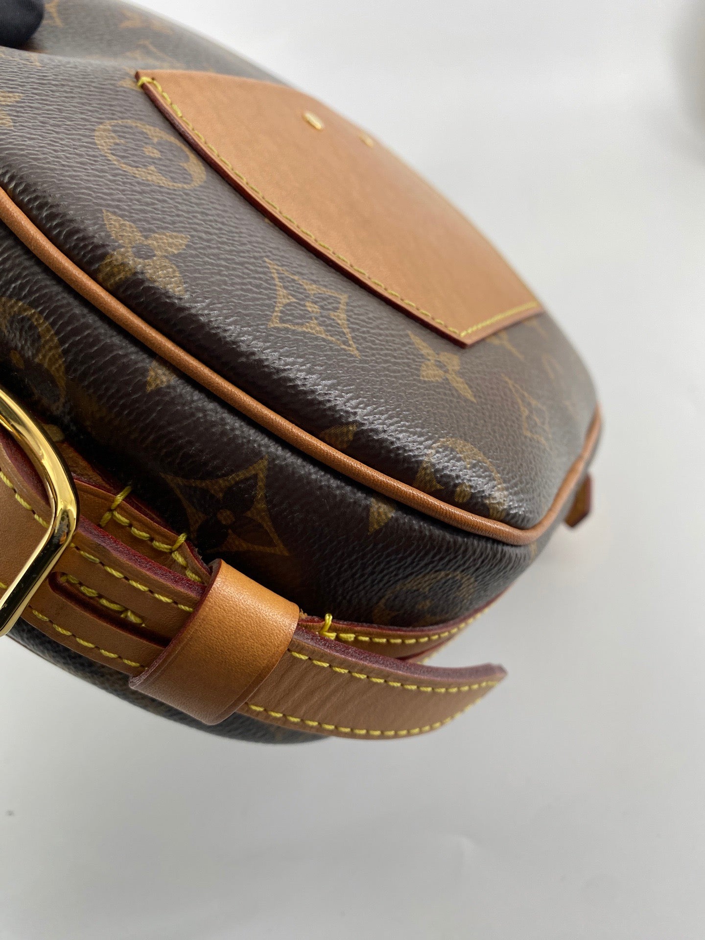 LV Boite Chapeau Souple PM