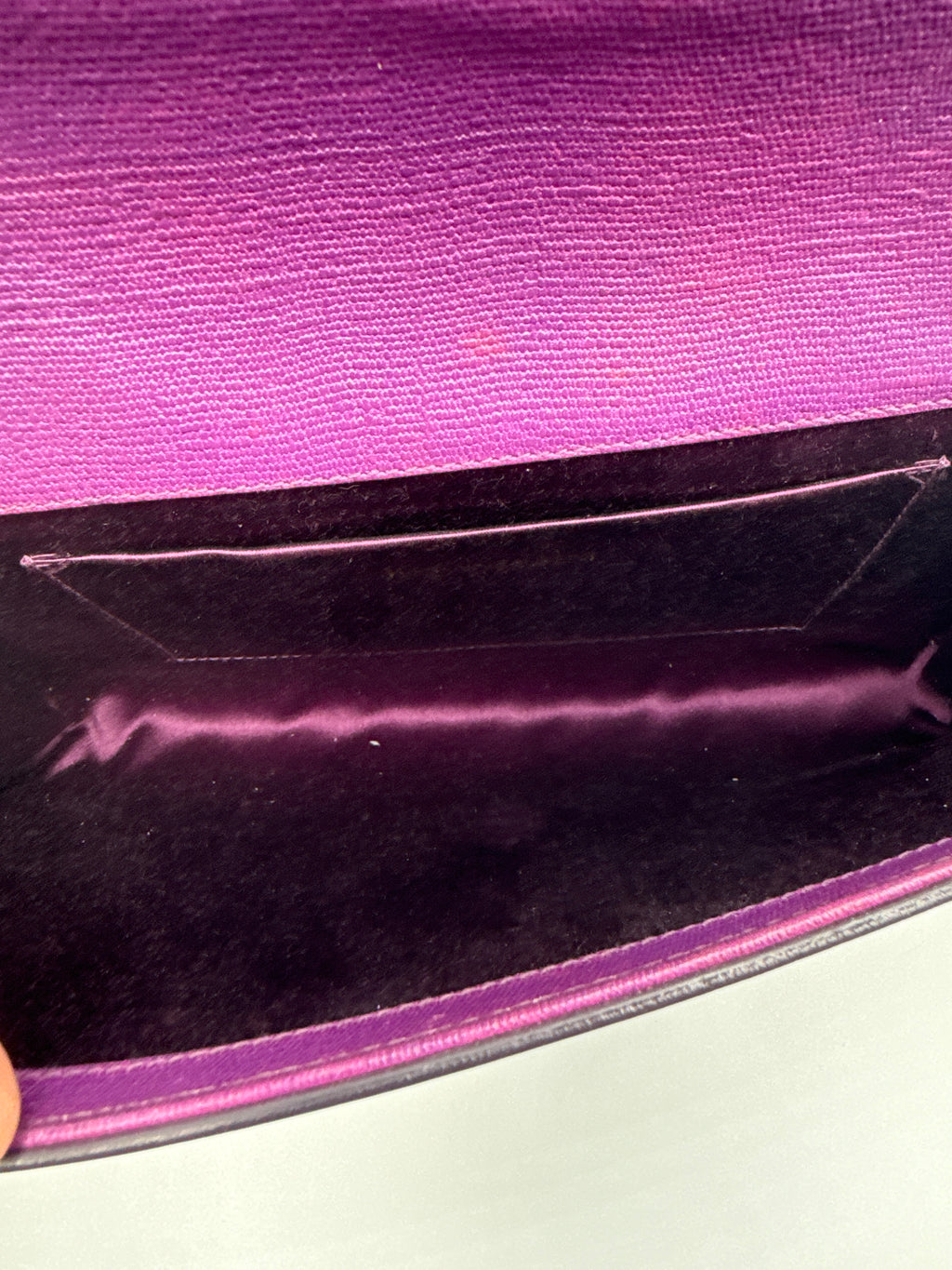 Pre-owned Yves Saint Laurent Chyc Ligne Textured Leather Clutch in Purple