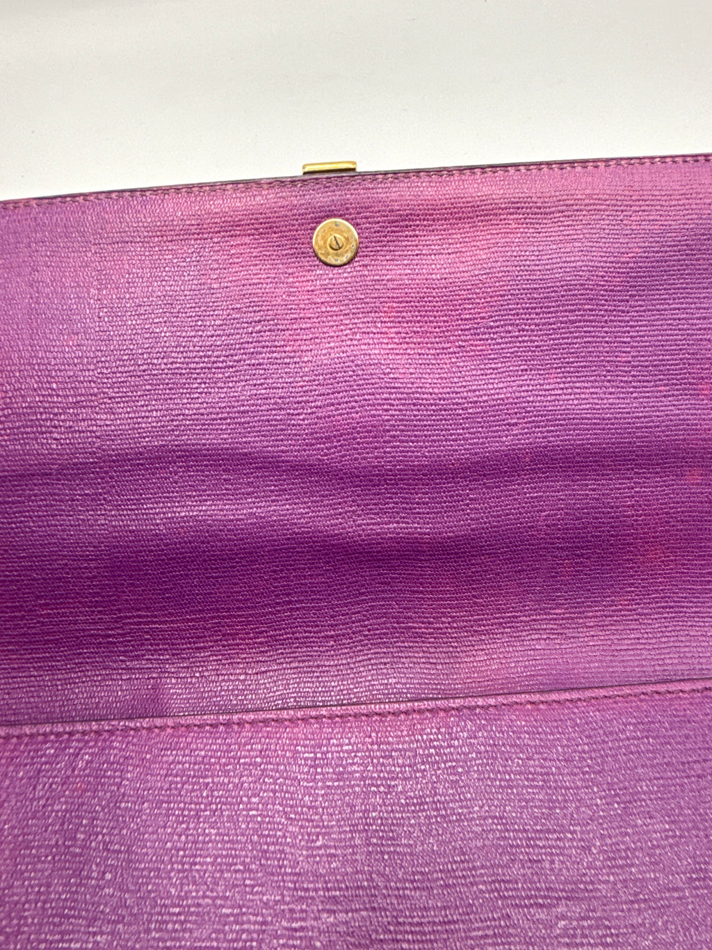 Pre-owned Yves Saint Laurent Chyc Ligne Textured Leather Clutch in Purple