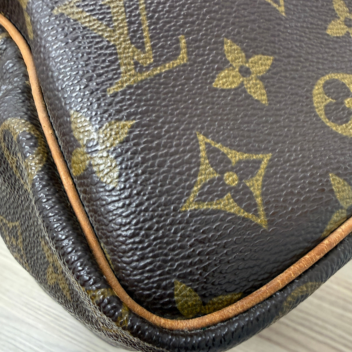 Louis Vuitton Monogram Canvas Speedy 25 -1992
