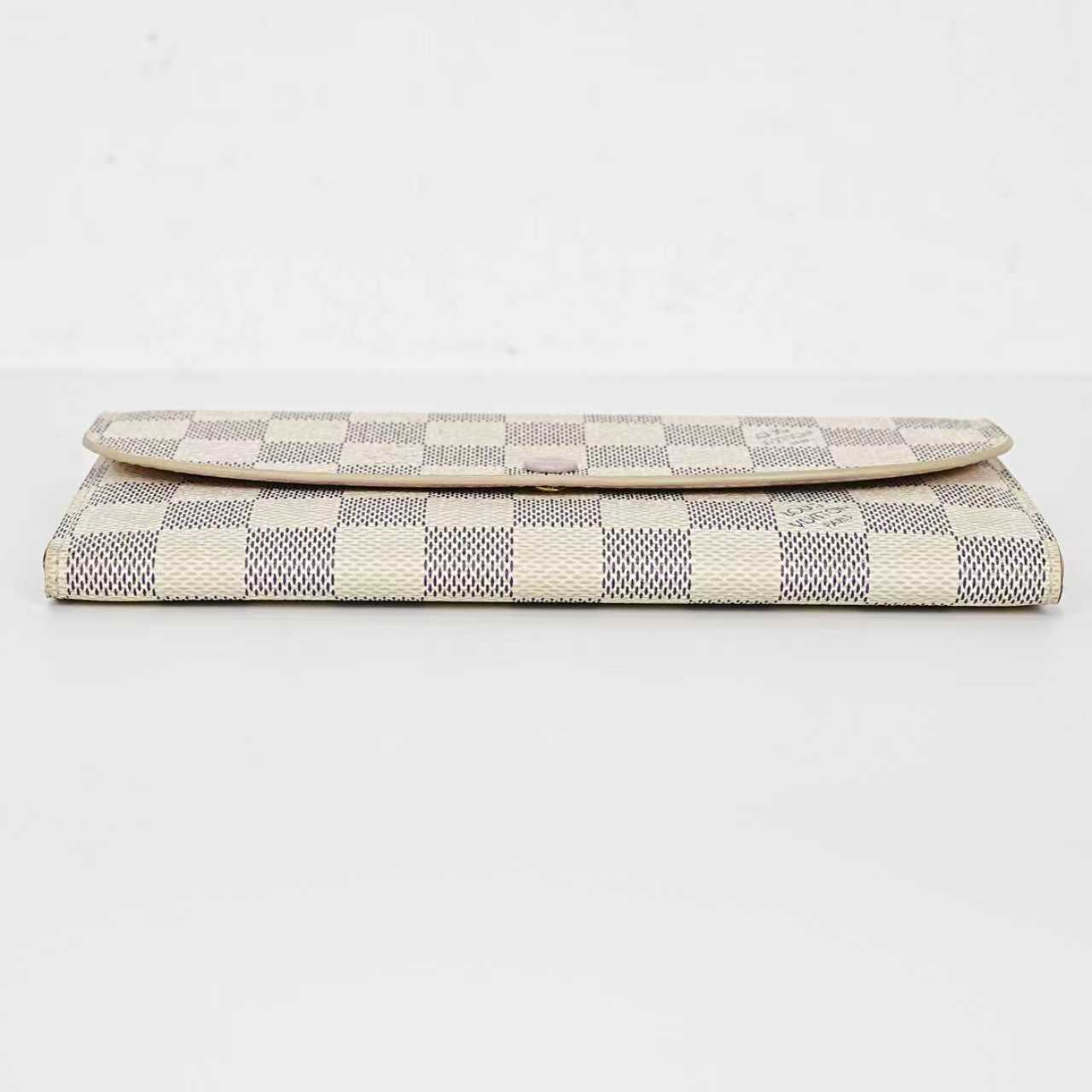 Louis Vuttion Emilie Wallet