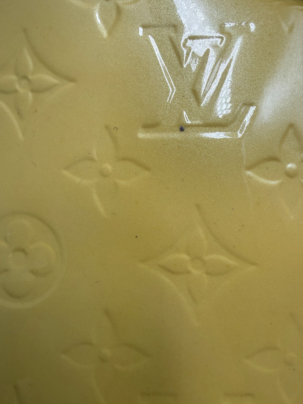 Louis Vuitton (DR4182) Brea MM Monogram Vernis Leather Bag – Yellow