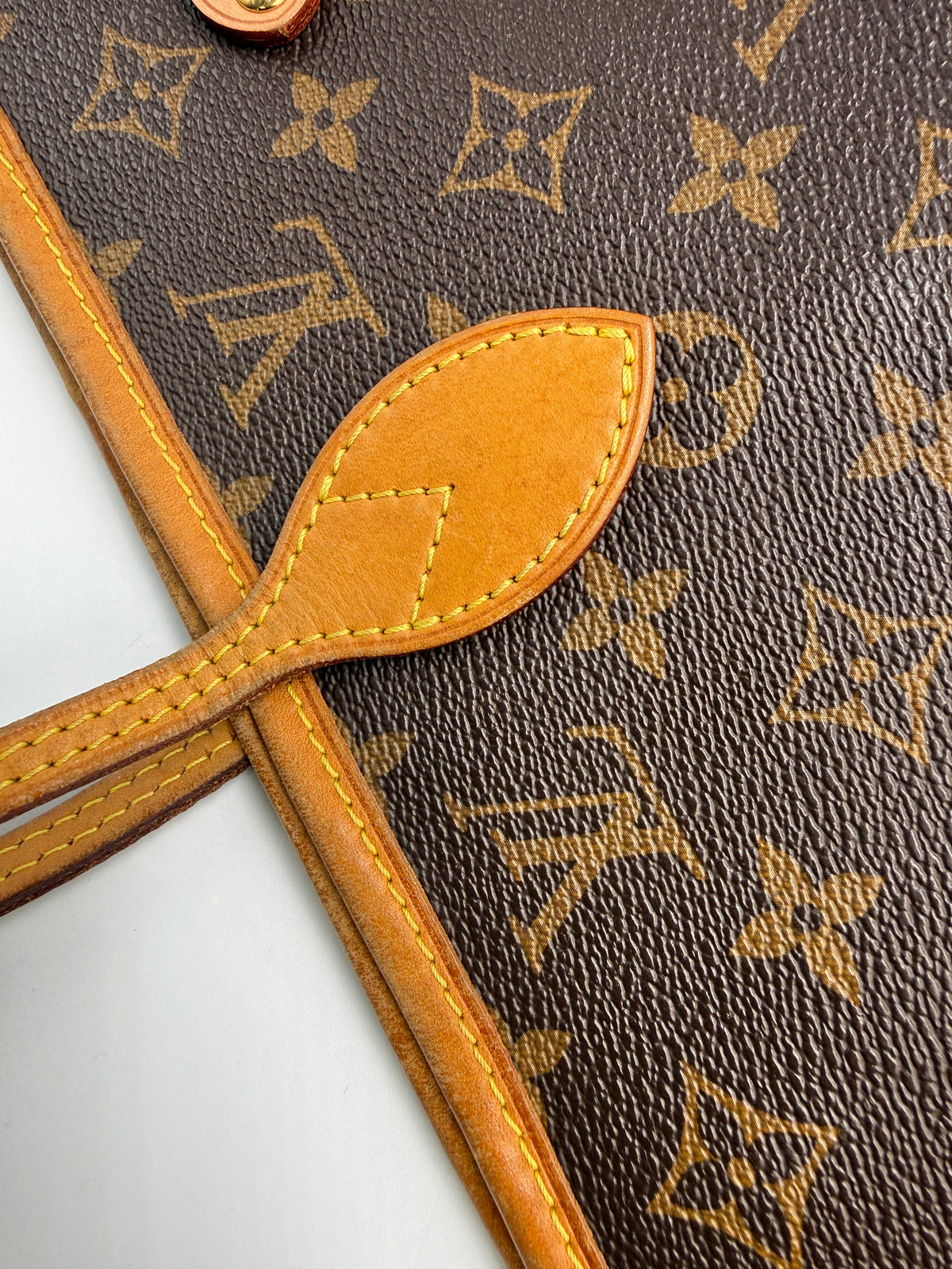 Louis Vuitton Neverfull MM – Monogram Canvas – Pre-owned Authentic Tote Bag