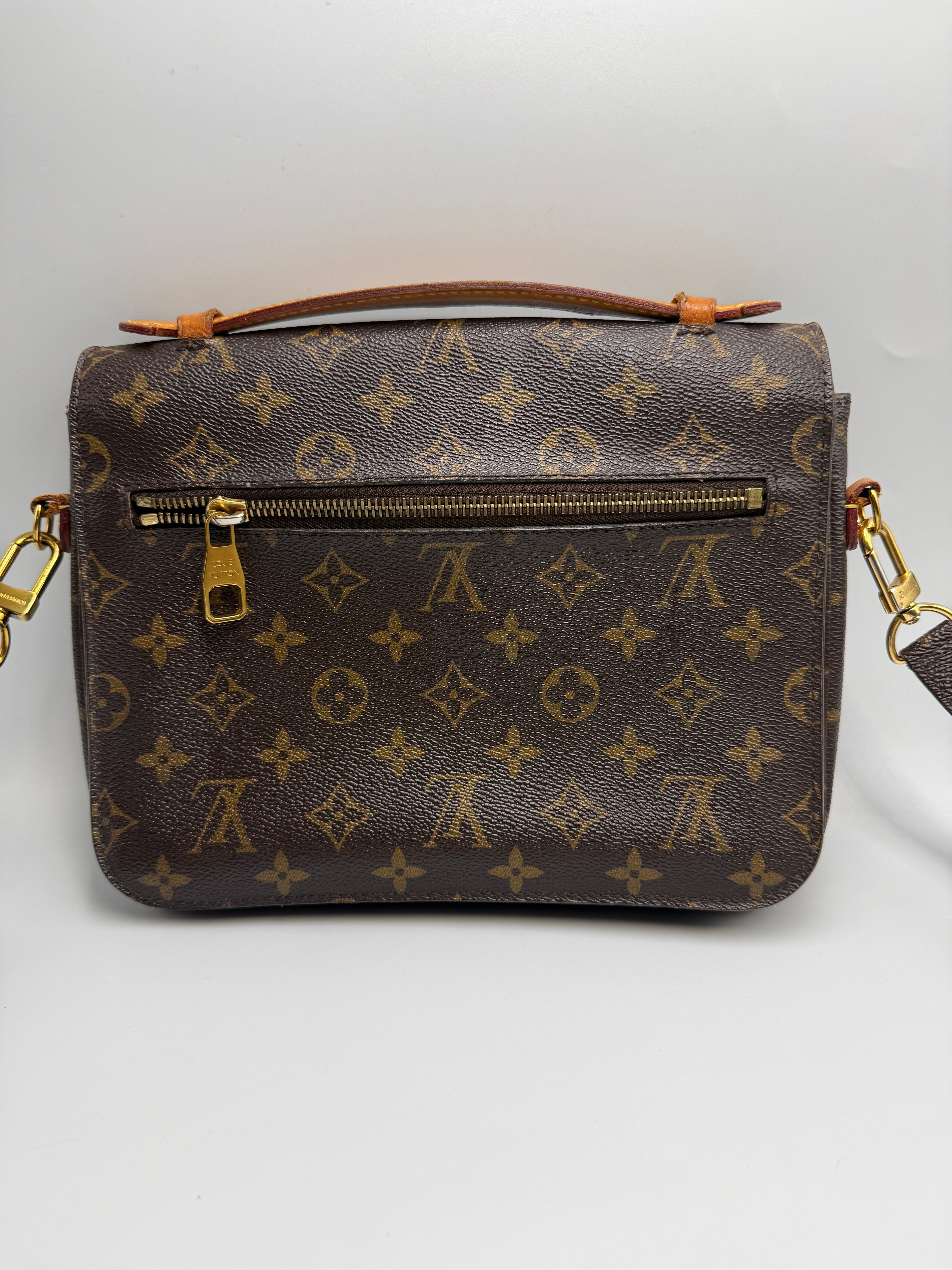 Pre-owned Louis Vuitton Pochette Métis -Monogram Canvas - Luxury Crossbody Bag