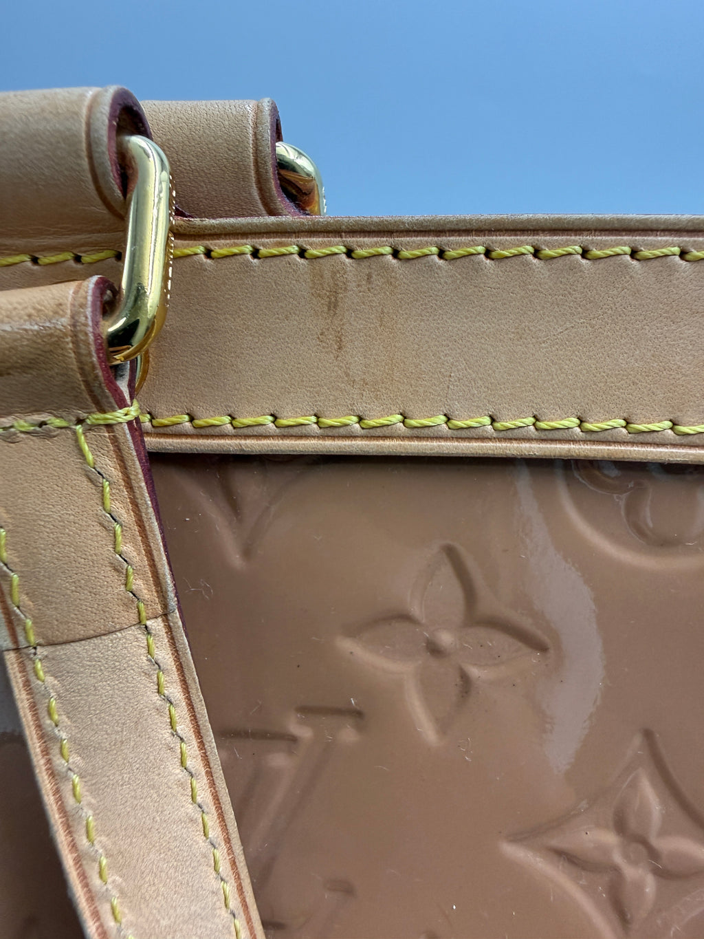 Louis Vuitton ( 2013 ) Brea MM Monogram Vernis Leather Bag – Beige