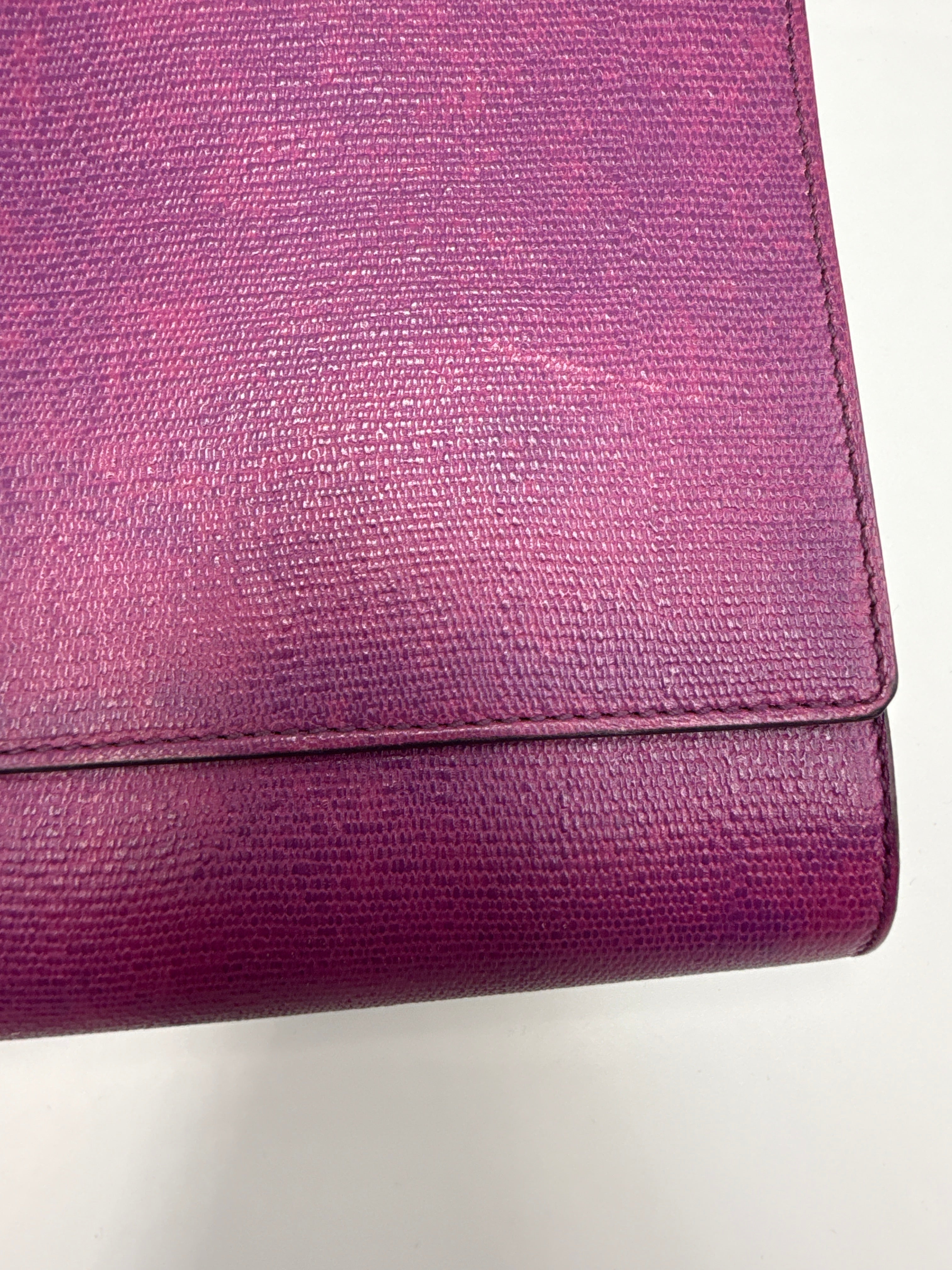 Pre-owned Yves Saint Laurent Chyc Ligne Textured Leather Clutch in Purple