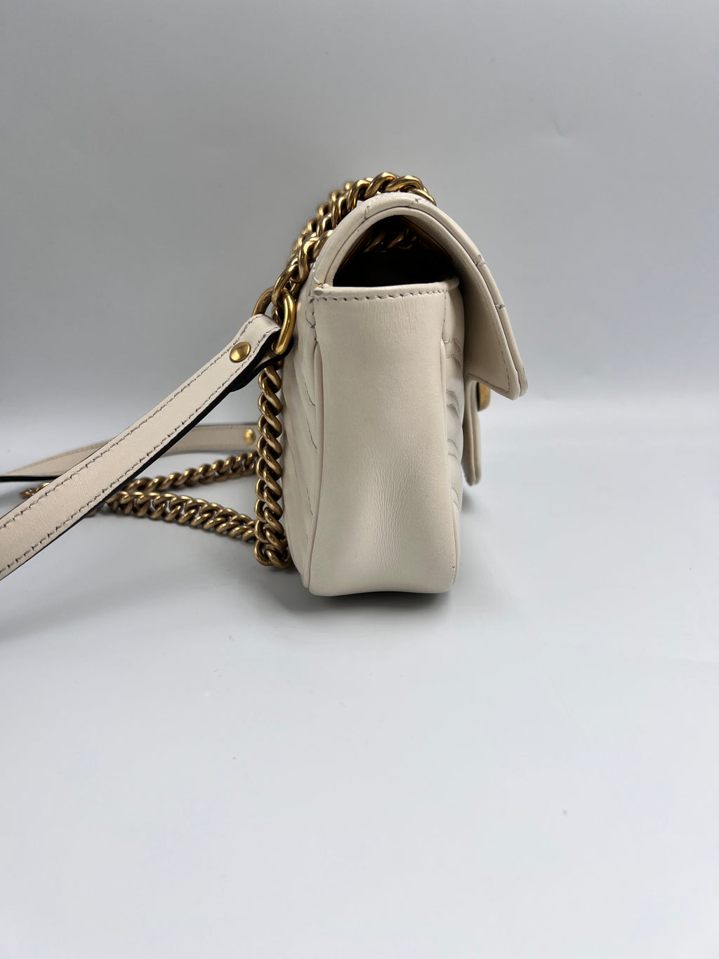 Gucci GG Marmont Matelassé Small Shoulder Bag in White Leather (22cm)