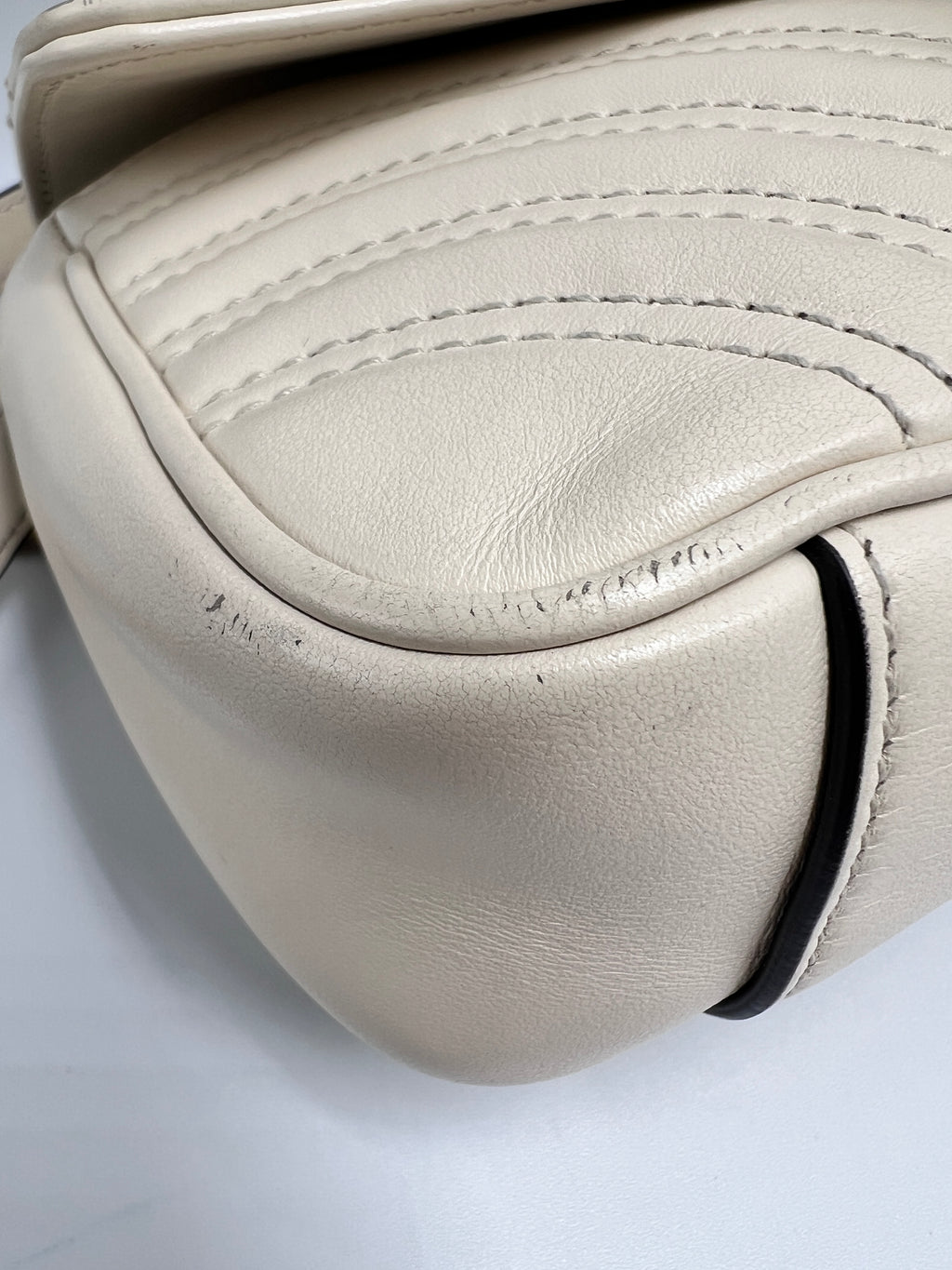 Gucci GG Marmont Matelassé Small Shoulder Bag in White Leather (22cm)