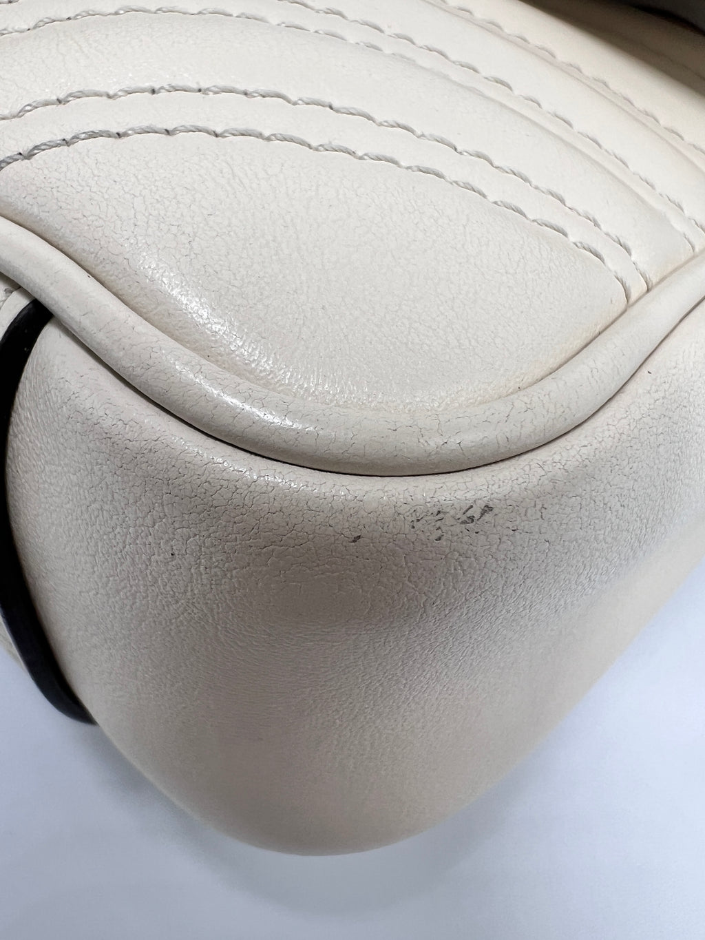 Gucci GG Marmont Matelassé Small Shoulder Bag in White Leather (22cm)