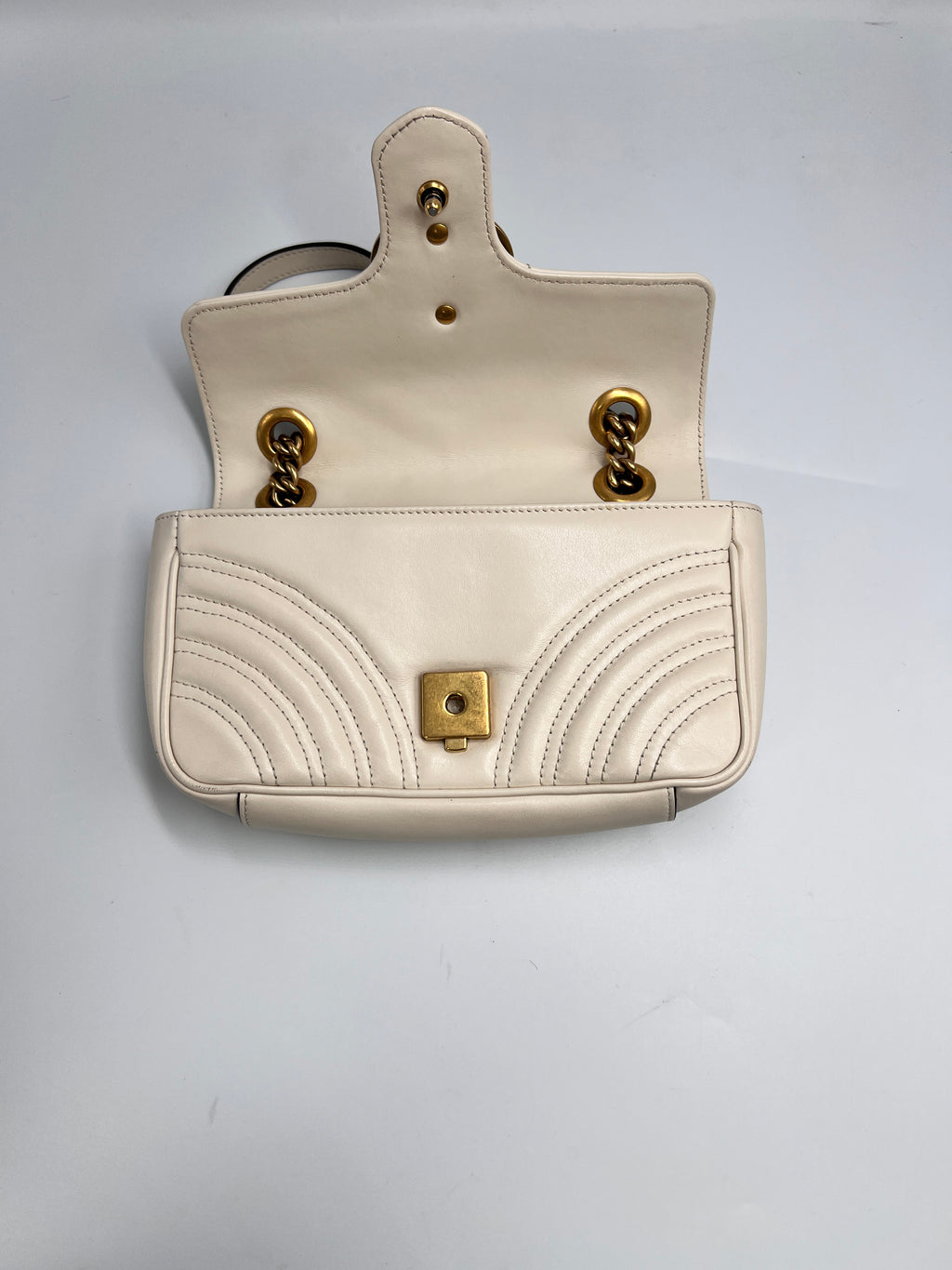 Gucci GG Marmont Matelassé Small Shoulder Bag in White Leather (22cm)