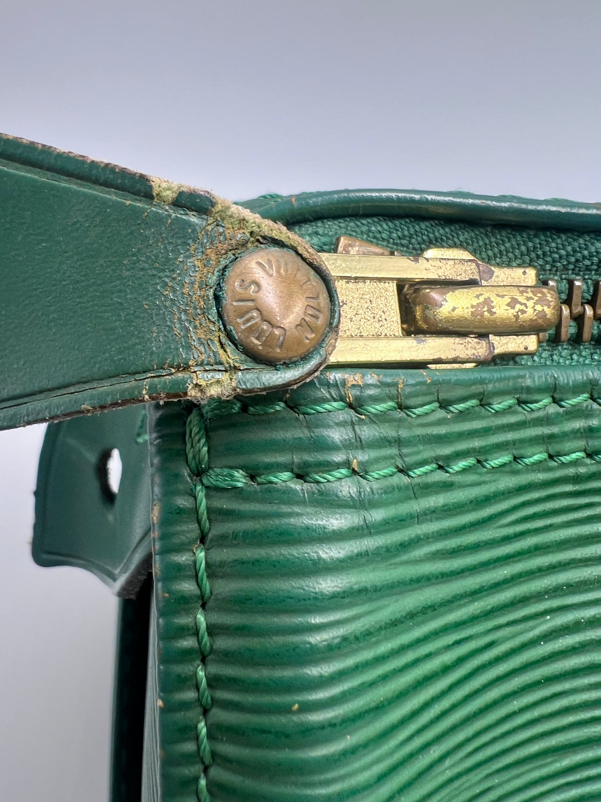 Louis Vuitton Epi Leather Speedy 25 Handbag in Borneo Green (1994) | Designer Resale