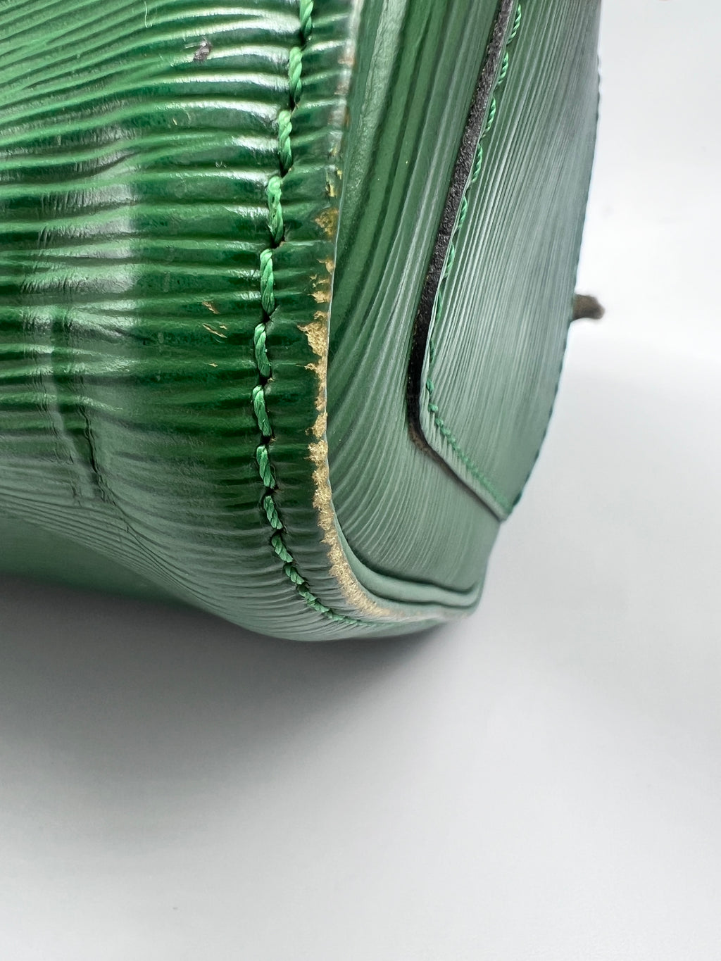 Louis Vuitton Epi Leather Speedy 25 Handbag in Borneo Green (1994) | Designer Resale