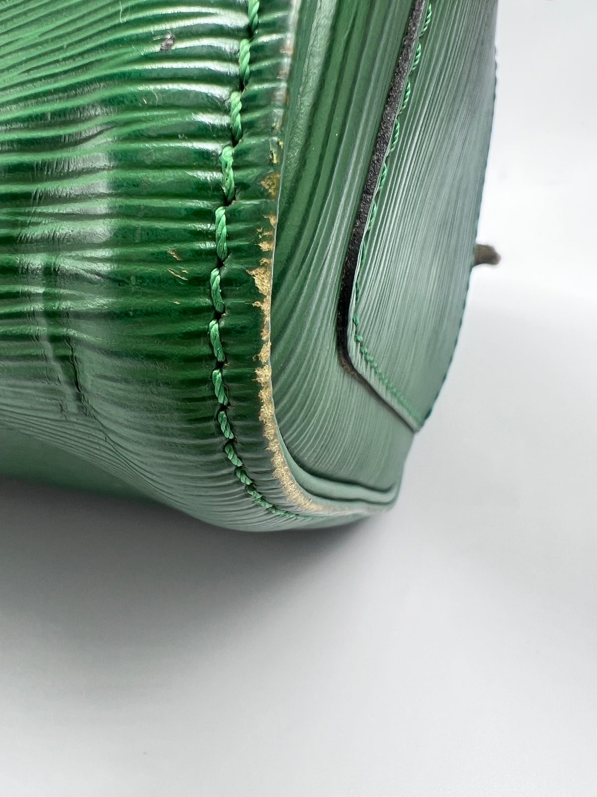 Louis Vuitton Epi Leather Speedy 25 Handbag in Borneo Green (1994) | Designer Resale