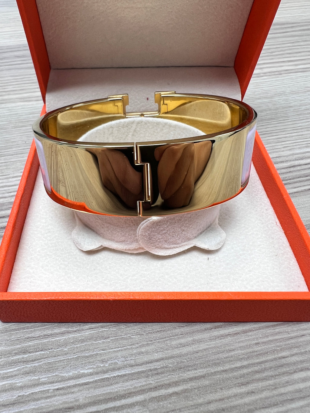 Hermès Clic Clac H Bracelet PM in Pale Pink Enamel with Gold-Plated Hardware
