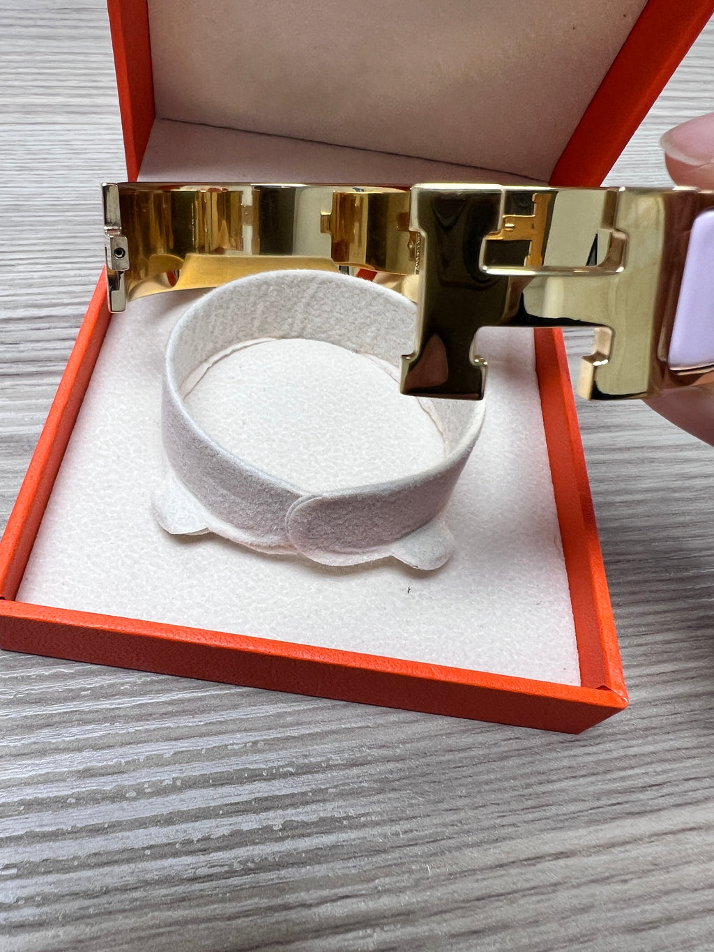 Hermès Clic Clac H Bracelet PM in Pale Pink Enamel with Gold-Plated Hardware