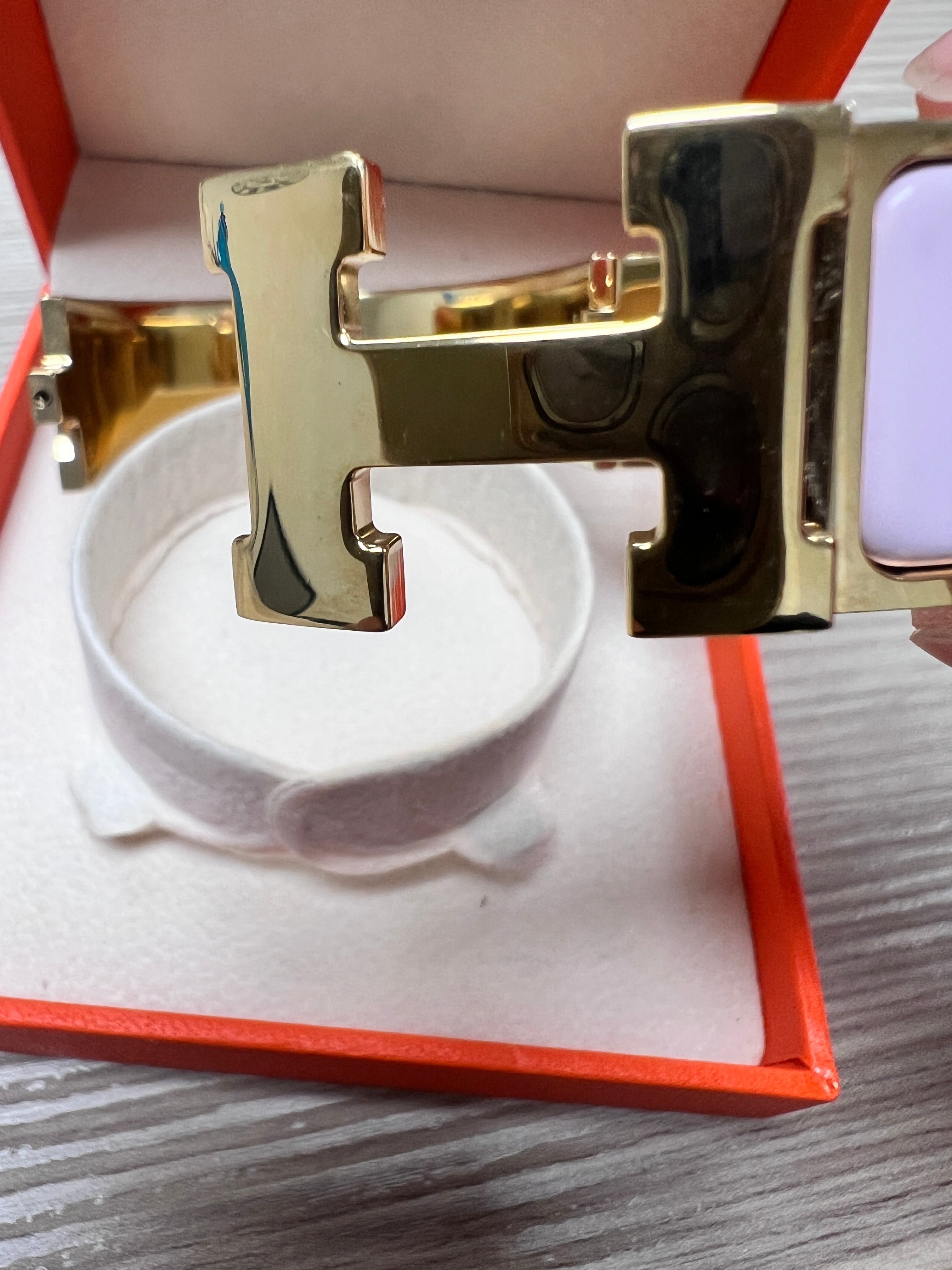 Hermès Clic Clac H Bracelet PM in Pale Pink Enamel with Gold-Plated Hardware