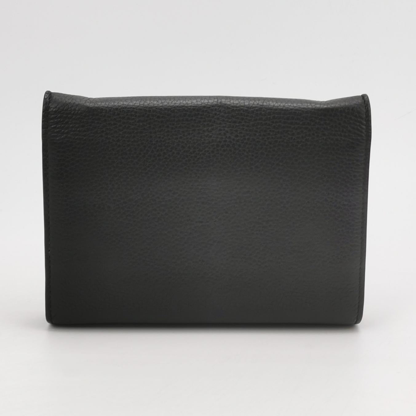 gucci interlock g shoulder bag in black leather from back view in size small 