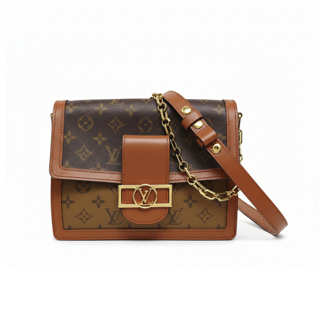 preloved authentic louis vuitton Designer handbag with monogram pattern and gold chain strap in excellent condition shows no mark or stain and lv logo hardware 